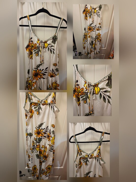 Wishing Waves Dresses & Skirts - Wishing Waves Floral Sleeveless Dress